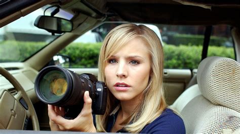  Veronica Mars: Teenagehemligheter möter film noir i den underhållande småstadssuccén från 2005!